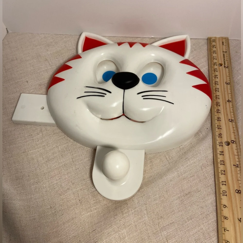 Vintage Cat Face Hook Happy Animal wall hanger kids towel hook 1980s 80s retro